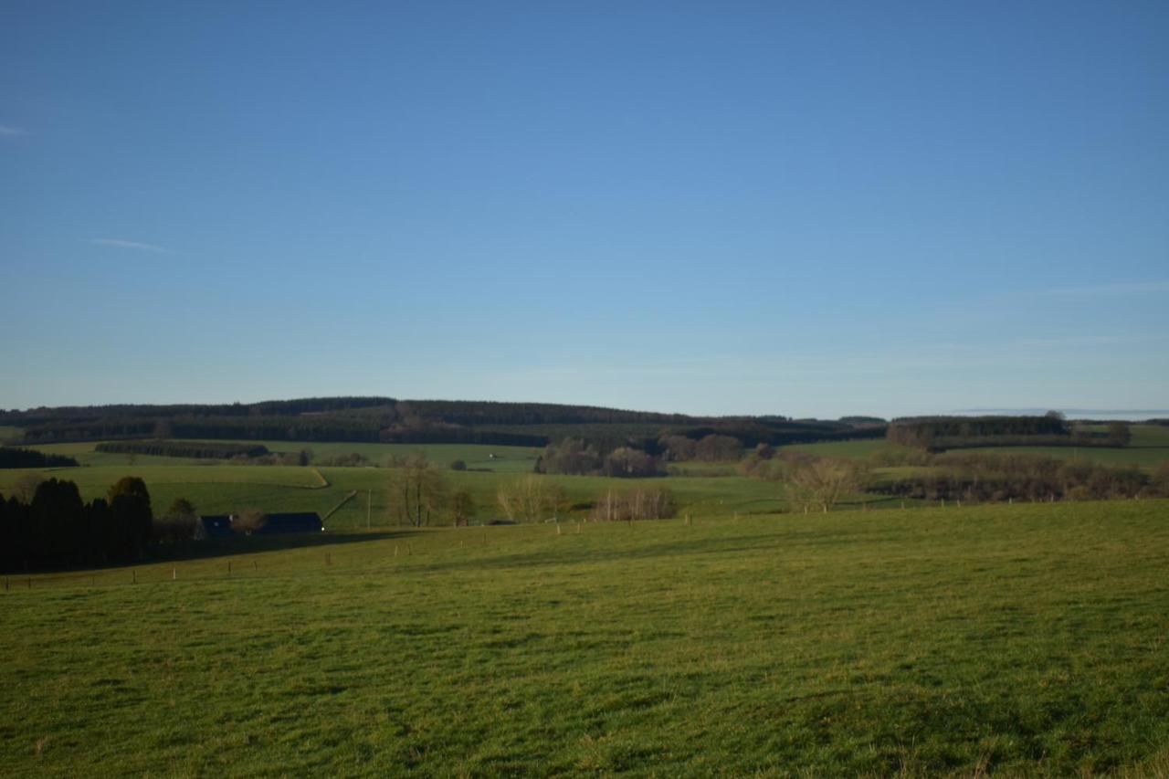 Gite Du Cheval Blanc Sainte-Ode Esterno foto